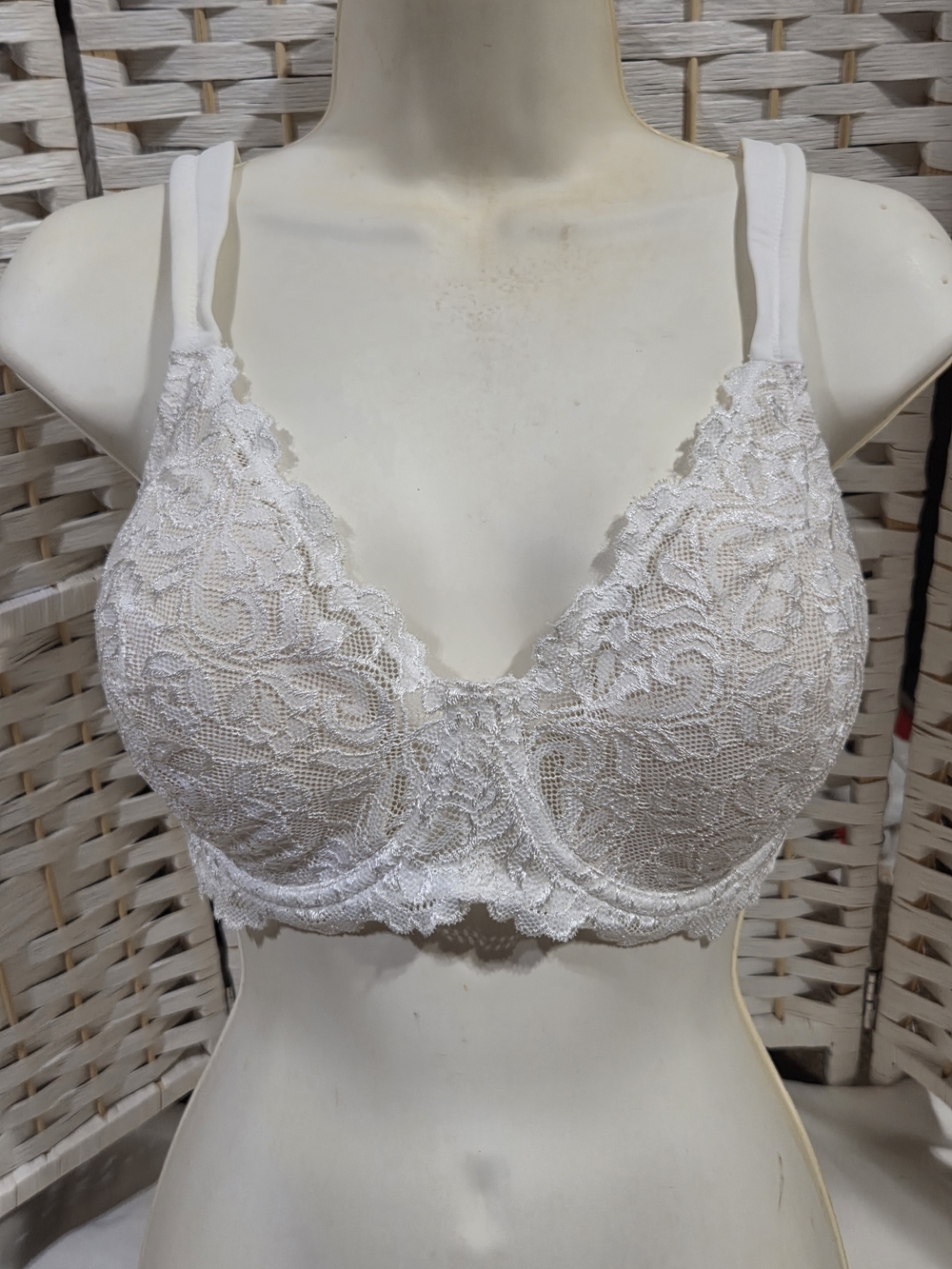 Leading Lady White Lace Underwire Bra with Scalloped Trim